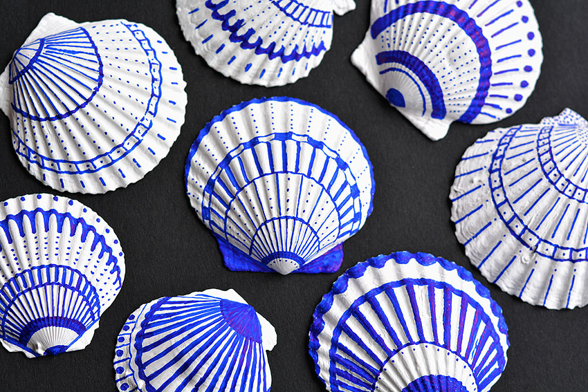 Decorating seashells with sharpie