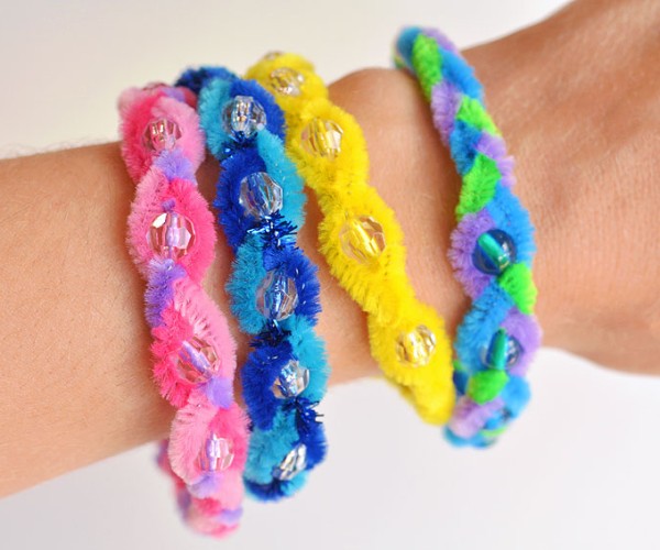How to Make a Pipe Cleaner Bracelet