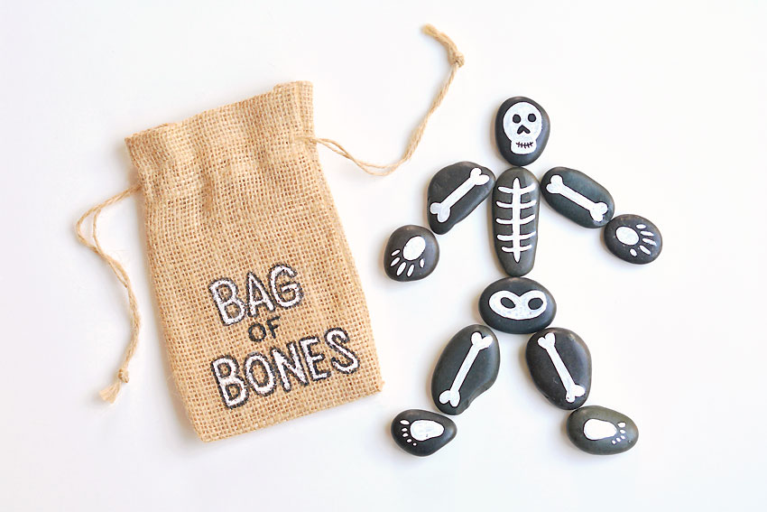 THE TWIDDLERS Bag of Bones, 25 Pieces - Spooky Skull India | Ubuy