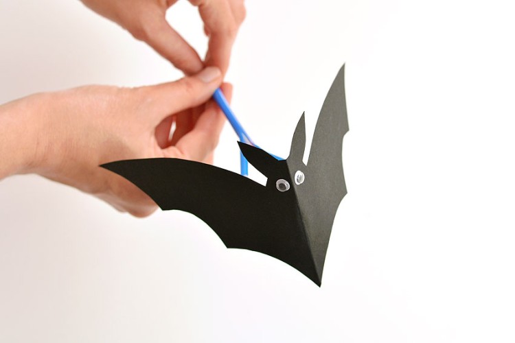Flapping bat craft made with plastic straws