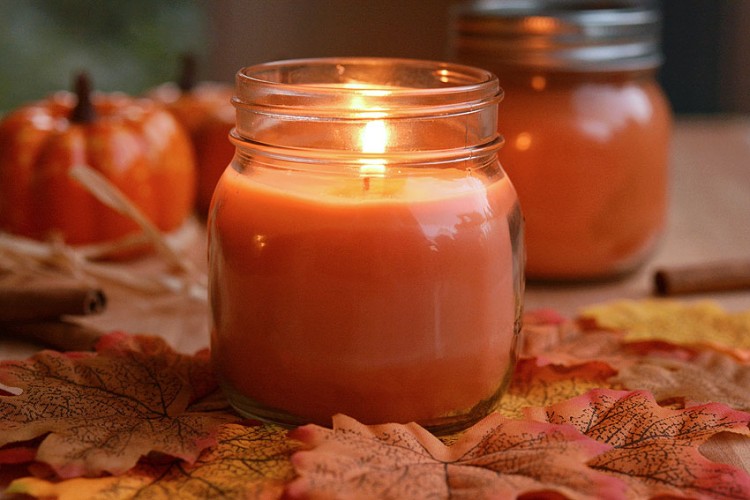 DIY candles with pumpkin spice scent