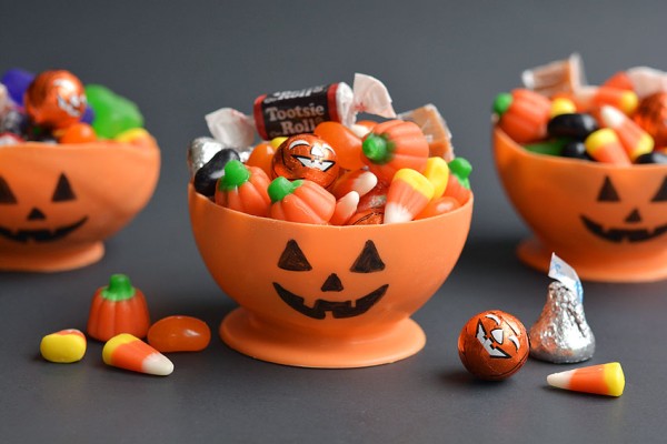 Candy melt pumpkin bowls