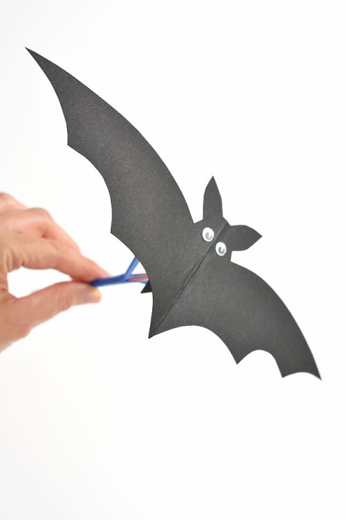 Halloween Arts and Crafts - Flying Bat Craft