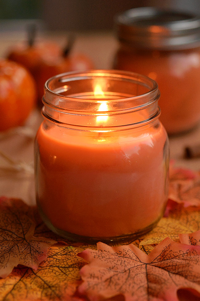 Glowing pumpkin spice candle