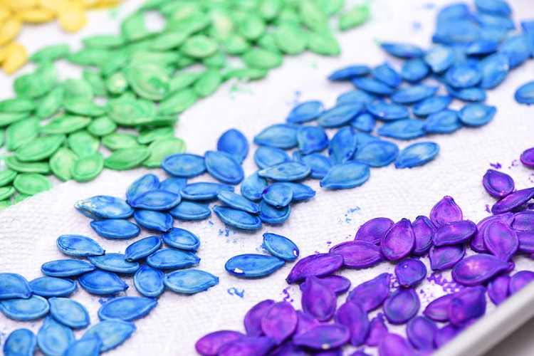 How to dye pumpkin seeds for arts and crafts