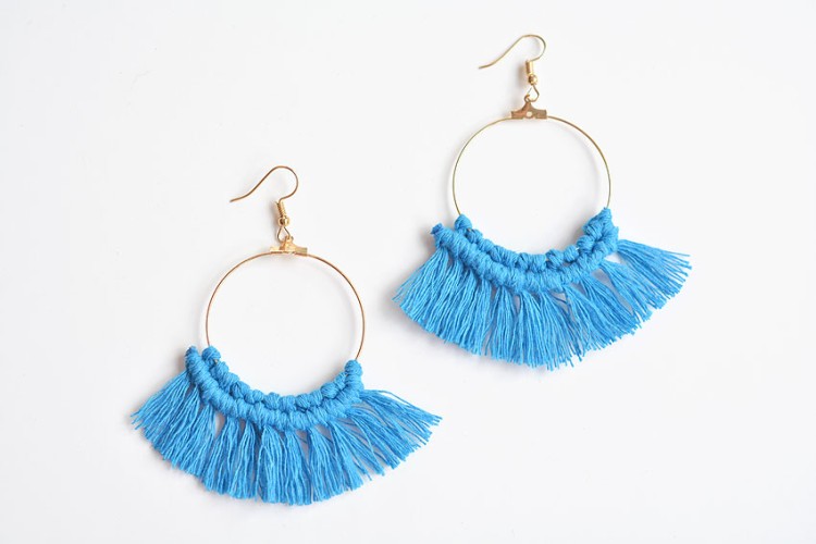 Macrame earrings made of blue cord