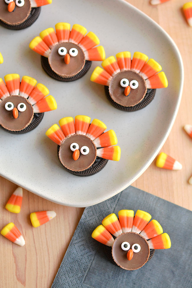 Thanksgiving turkey treats on a plate and a napkin