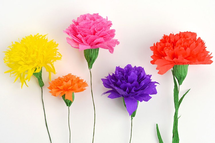 DIY flowers from crepe paper