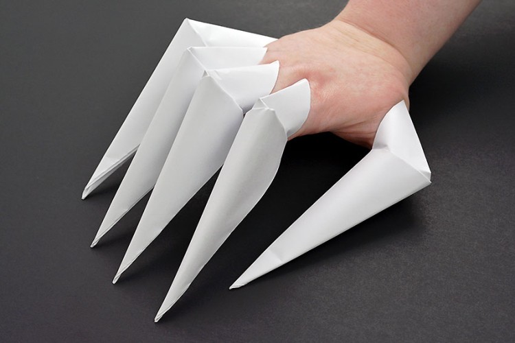 Paper claw