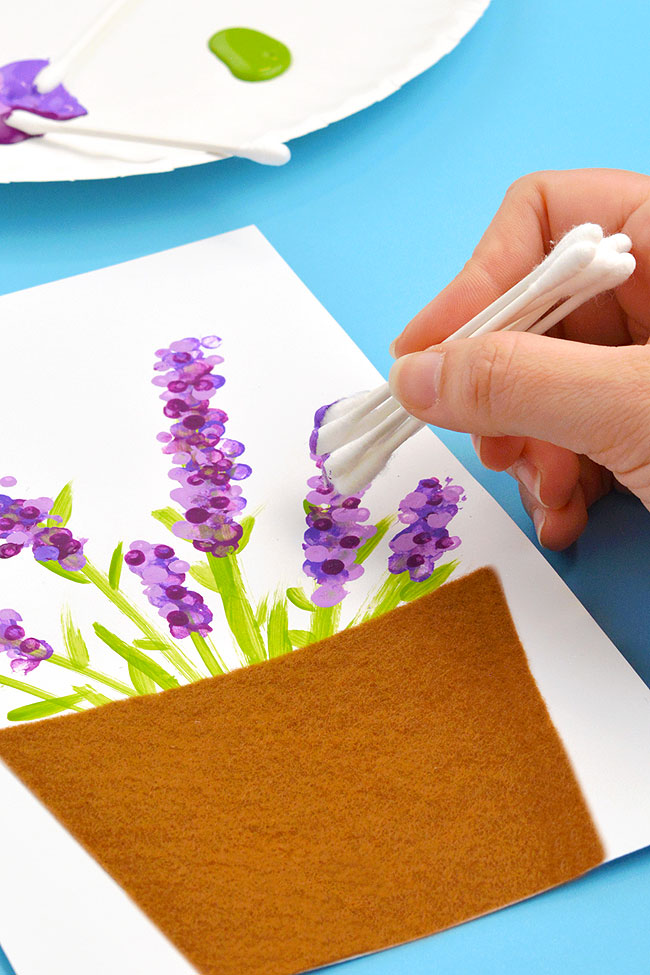 Using a bundle of q-tips to paint a flower