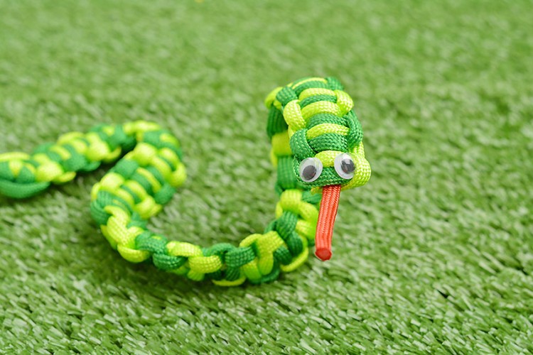 Paracord snake craft