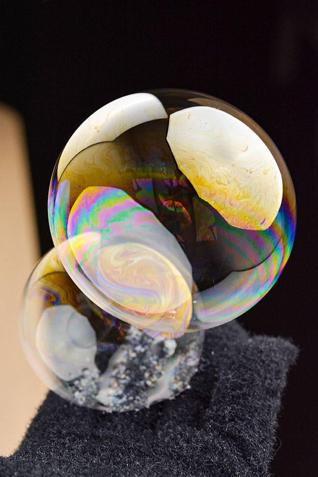 Holding two bouncing bubbles