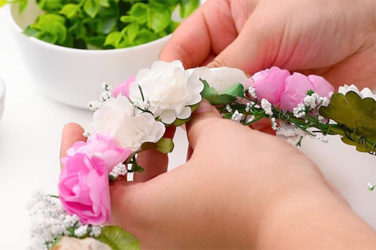 How to Make a Flower Crown | DIY Flower Crowns