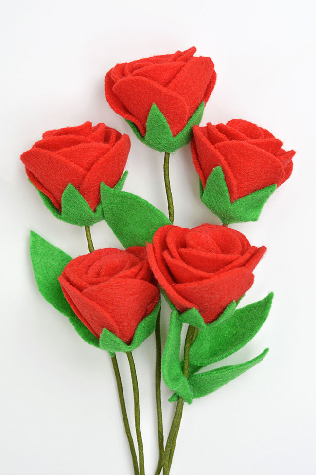 Bouquet of red DIY felt roses