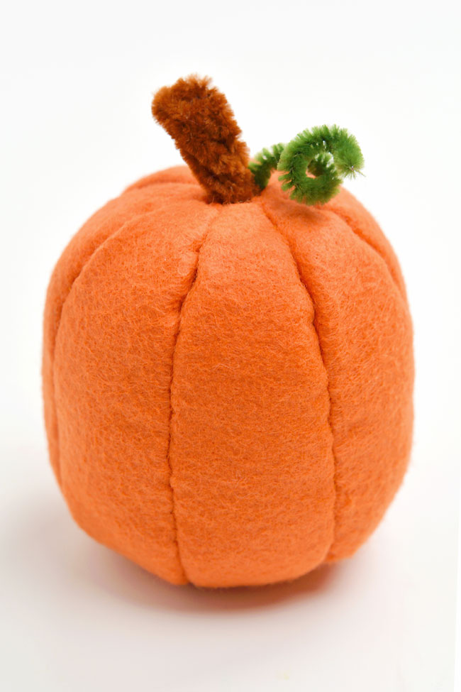 DIY orange felt pumpkin