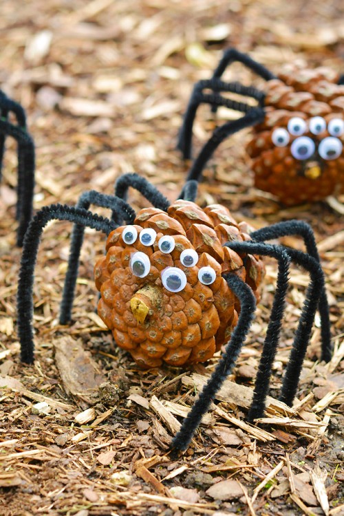 Easy Halloween Crafts - Pine Cone Spider Craft