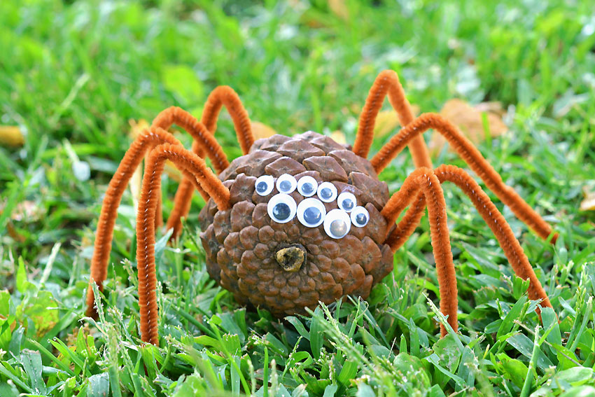 Easy spider craft for Halloween