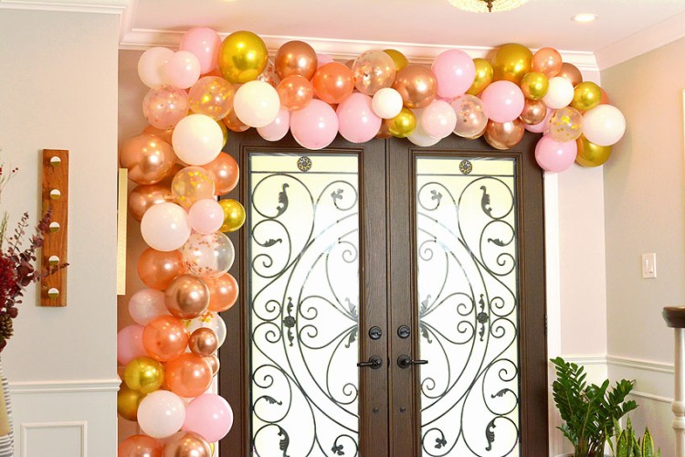 Make a garland from balloons