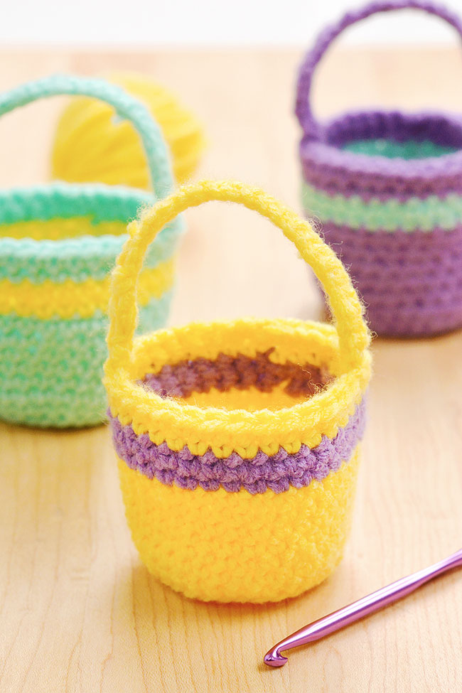 Homemade Easter baskets easy craft displayed on a wooden background