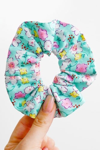 How to Make a Scrunchie | DIY Hair Scrunchie Tutorial