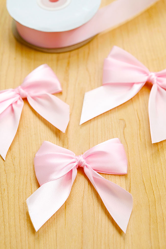 Cute pink bow that would look great as a hair bow or glued to a barrette