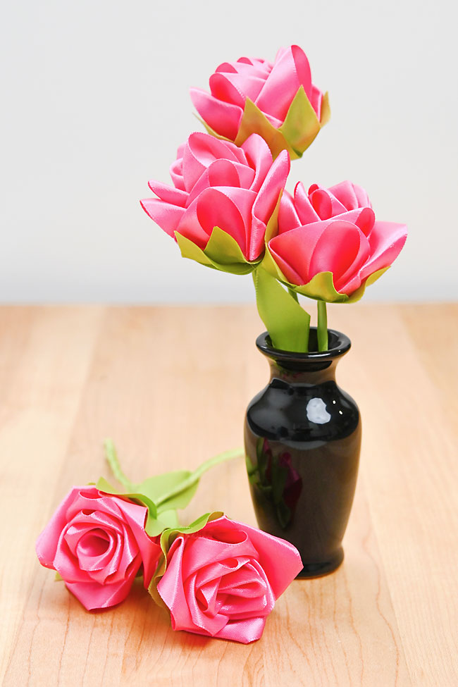 Ribbon rose bouquet in a bud vase