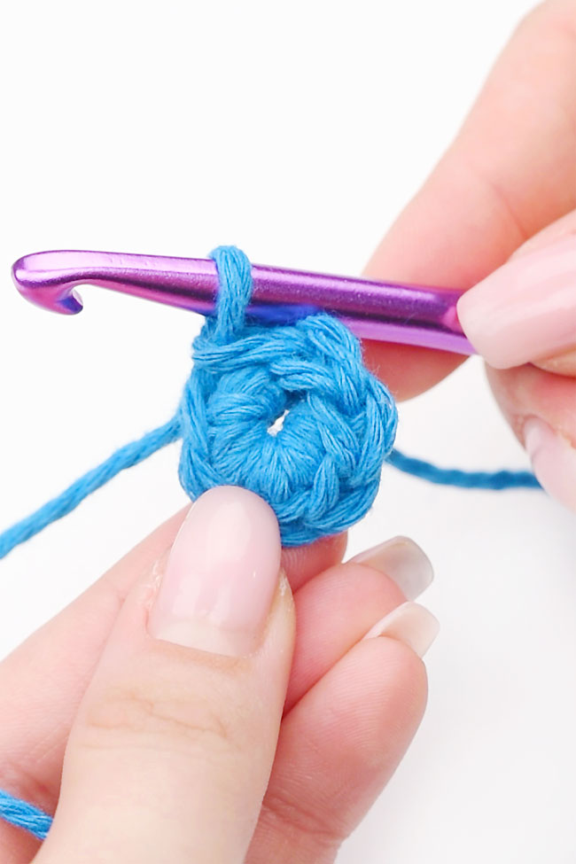 Magic circle on a crochet hook