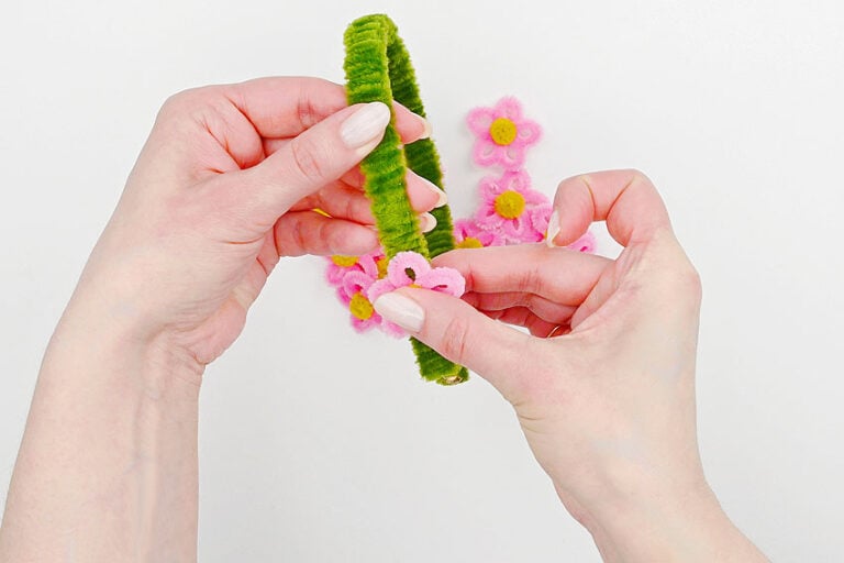 Pipe Cleaner Flower Headband Cute and Easy DIY Hair Bands!