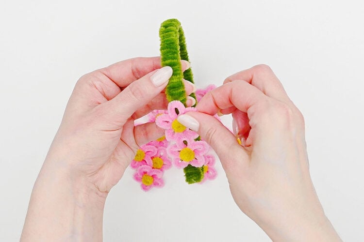 Pipe Cleaner Flower Headband Cute and Easy DIY Hair Bands!