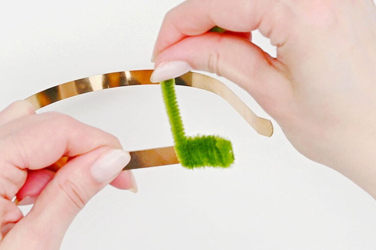 Pipe Cleaner Flower Headband Cute and Easy DIY Hair Bands!