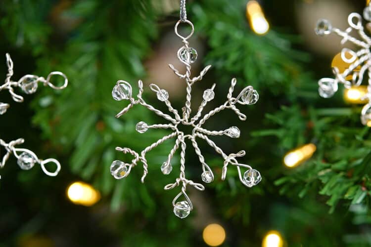 Wire Wrapped Snowflake Ornaments DIY snowflake ornaments made with wire wrapping and beads
