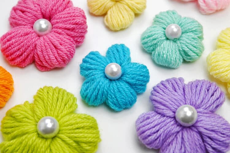 Yarn Flower Craft DIY yarn flowers made with cardboard