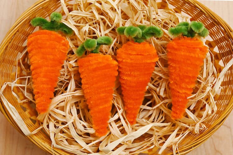 Pipe Cleaner Carrots Mini carrot craft with pipe cleaners