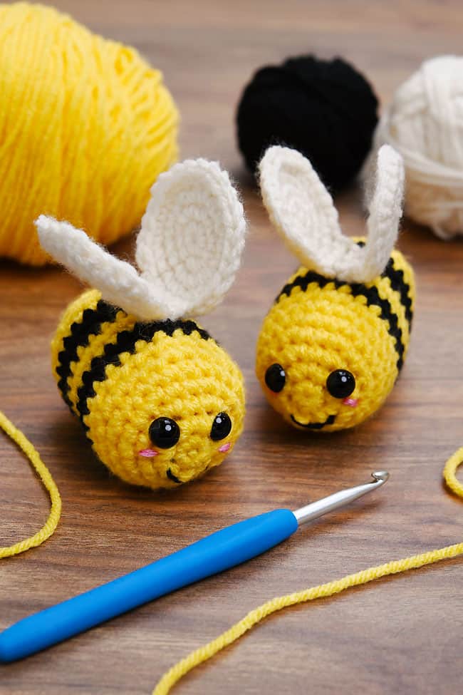 Free Crochet Bee Pattern Crochet bee amigurumi with yarn to make them