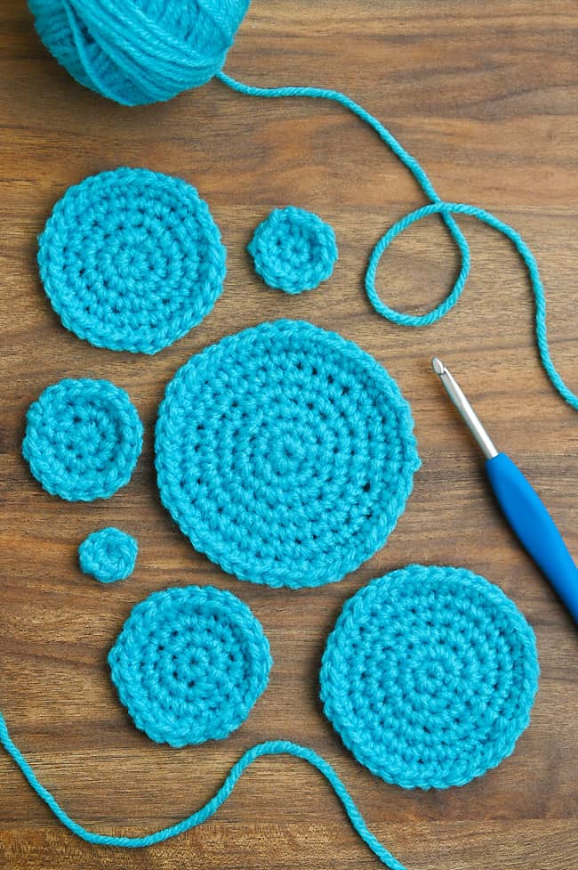Different sizes of perfect flat crochet circles