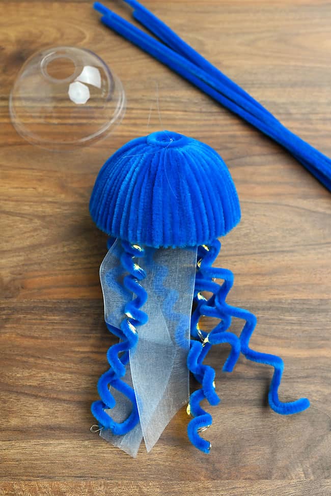 Pipe Cleaner Jellyfish Craft Jellyfish craft made with pipe cleaners, ribbon, and a plastic drink lid